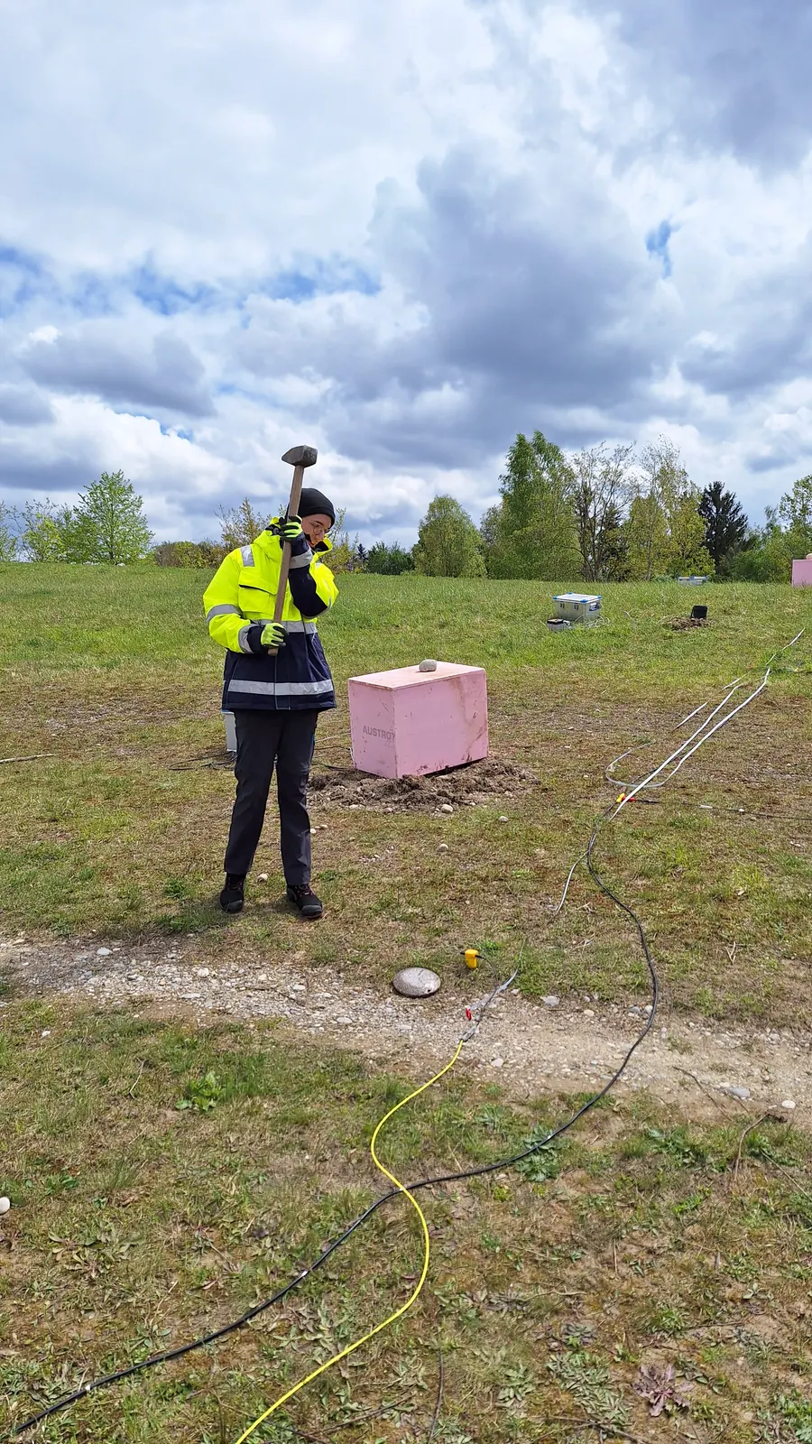 Field preparations during the tunnel experiment.